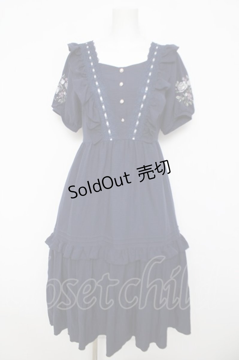 画像1: axes femme / ハシゴレース×袖バラ刺繍ワンピース F 紺 Y-26-04-13-132-AX-OP-SZ-ZY (1)