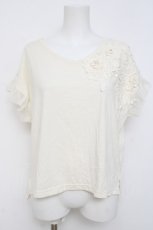 画像1: axes femme / 立体花モチーフレースＴシャツ M 生成り Y-26-04-17-092-AX-TS-SZ-ZY (1)