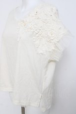画像2: axes femme / 立体花モチーフレースＴシャツ M 生成り Y-26-04-17-092-AX-TS-SZ-ZY (2)