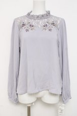 画像1: axes femme / レース切り替え刺繍プルオーバー M ラベンダー Y-26-04-17-123-AX-TO-SZ-ZS (1)