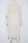 画像1: axes femme / チャイナ釦ロングシャツワンピース  生成り Y-26-04-17-159-AX-OP-SZ-ZY (1)