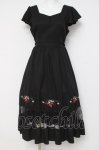 画像1: axes femme POETIQUE / ストロベリー刺繍ワンピース  黒 Y-26-04-17-173-AX-OP-SZ-ZY (1)