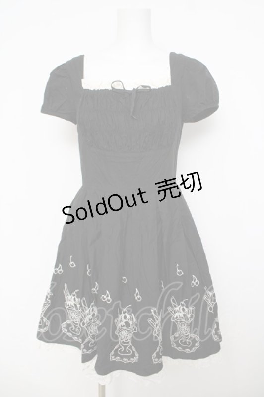 画像1: Emily Temple cute / 裾パフェ刺繍ワンピース  黒 Y-26-04-22-106-ET-OP-SZ-ZY (1)
