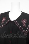 画像3: axes femme POETIQUE / フラワー刺繍スカラップ襟ブラウス  黒 Y-26-04-23-009-AX-BL-SZ-ZY (3)
