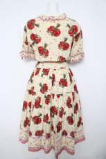 画像2: WONDERFUL WORLD / いちごブーケチェックワンピース  イエロー Y-26-04-24-094-LO-OP-SZ-ZY (2)