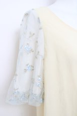 画像3: axes femme / お花刺繍チュール袖プルオーバー  生成り Y-26-04-27-091-AX-TO-SZ-ZY (3)