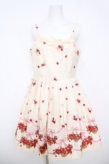 画像1: Emily Temple cute / ストロベリーバスケット柄キャミワンピース  アイボリー Y-26-04-27-152-ET-OP-SZ-ZY (1)