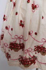 画像3: Emily Temple cute / ストロベリーバスケット柄キャミワンピース  アイボリー Y-26-04-27-152-ET-OP-SZ-ZY (3)