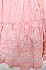 画像3: Emily Temple cute / 裾バラ刺繍キャミワンピース  ピンク Y-26-04-27-155-ET-OP-SZ-ZY (3)