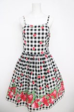 画像1: Emily Temple cute / ブロック苺キャミワンピース  黒 Y-26-04-27-159-ET-OP-SZ-ZY (1)