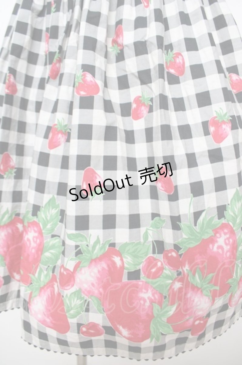 画像4: Emily Temple cute / ブロック苺キャミワンピース  黒 Y-26-04-27-159-ET-OP-SZ-ZY (4)