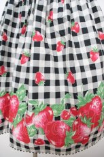 画像4: Emily Temple cute / ブロック苺キャミワンピース  黒 Y-26-04-27-159-ET-OP-SZ-ZY (4)