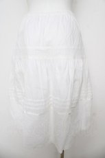 画像2: Emily Temple cute / タック入りミディスカート  白 Y-26-04-27-240-ET-SK-SZ-ZY (2)