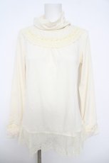 画像1: axes femme / ハイネック裾レースプルオーバー  オフ Y-26-05-01-053-AX-TO-AS-ZY (1)