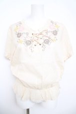 画像1: axes femme / 胸元刺繍編み上げトップス  アイボリー Y-26-05-04-037-AX-TO-IG-ZY (1)
