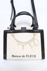 画像1: Maison de FLEUR / チャーム付きスクエア2wayバック  アイボリー Y-26-05-04-022-LO-BG-SZ-ZY (1)