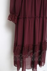 画像4: axes femme / レースケープティアードワンピース  ワイン Y-26-05-06-060-AX-OP-SZ-ZY (4)