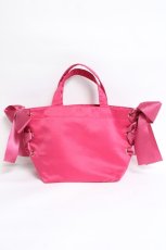 画像2: Maison de FLEUR / あざとPochaccoサイドリボントート F ショッキングピンク Y-26-05-08-041-LO-BG-SZ-ZY (2)