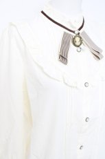 画像3: axes femme / カメオブローチ付シフォンブラウス  生成り Y-26-05-08-073-AX-BL-SZ-ZY (3)