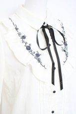 画像3: axes femme / バラ刺繍ヨーク切替七分袖ブラウス  生成り Y-26-05-08-075-AX-BL-SZ-ZY (3)