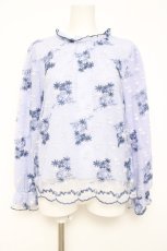 画像1: axes femme / 2wayチュール刺繍ブラウス  サックス Y-26-05-08-090-AX-BL-SZ-ZY (1)