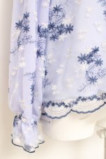 画像3: axes femme / 2wayチュール刺繍ブラウス  サックス Y-26-05-08-090-AX-BL-SZ-ZY (3)