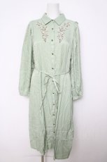 画像1: axes femme / 花刺繍ボリューム袖シャツワンピース F グリーン Y-26-05-08-143-AX-OP-SZ-ZY (1)