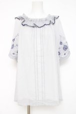 画像1: axes femme / 刺繍袖楊柳シフォンチュニック M グレー Y-26-05-10-040-AX-OP-SZ-ZY (1)