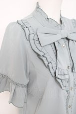 画像3: axes femme / リボン付フリルブラウス F サックス Y-26-05-10-063-AX-BL-SZ-ZY (3)