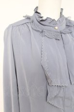 画像3: axes femme / バラ刺繍ラッフルフリルブラウス M サックス Y-26-05-10-064-AX-BL-SZ-ZY (3)