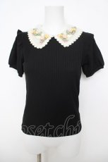 画像1: axes femme POETIQUE / フラワーリボン刺繍襟プルオーバー  黒 Y-26-05-12-061-AX-TO-SZ-ZY (1)
