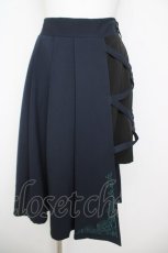 画像1: axes femme POETIQUE / クロスベルト麻雀刺繍スカート  紺 Y-26-05-12-184-AX-SK-SZ-ZY (1)