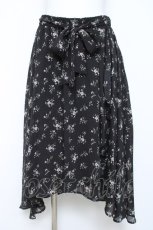 画像1: axes femme / ラッフルフリル花柄ミディスカート M 黒 Y-26-05-17-081-AX-SK-SZ-ZY (1)