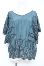 画像1: axes femme / 総刺繍Vネックブラウス M Bグリーン Y-26-05-19-043-AX-BL-SZ-ZY (1)