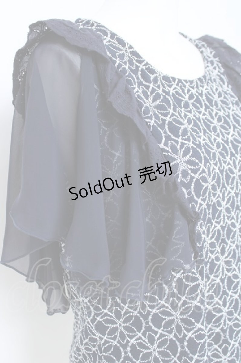 画像3: axes femme / 袖フリルカットワークレーストップス  紺 Y-26-05-19-045-AX-TO-SZ-ZS (3)
