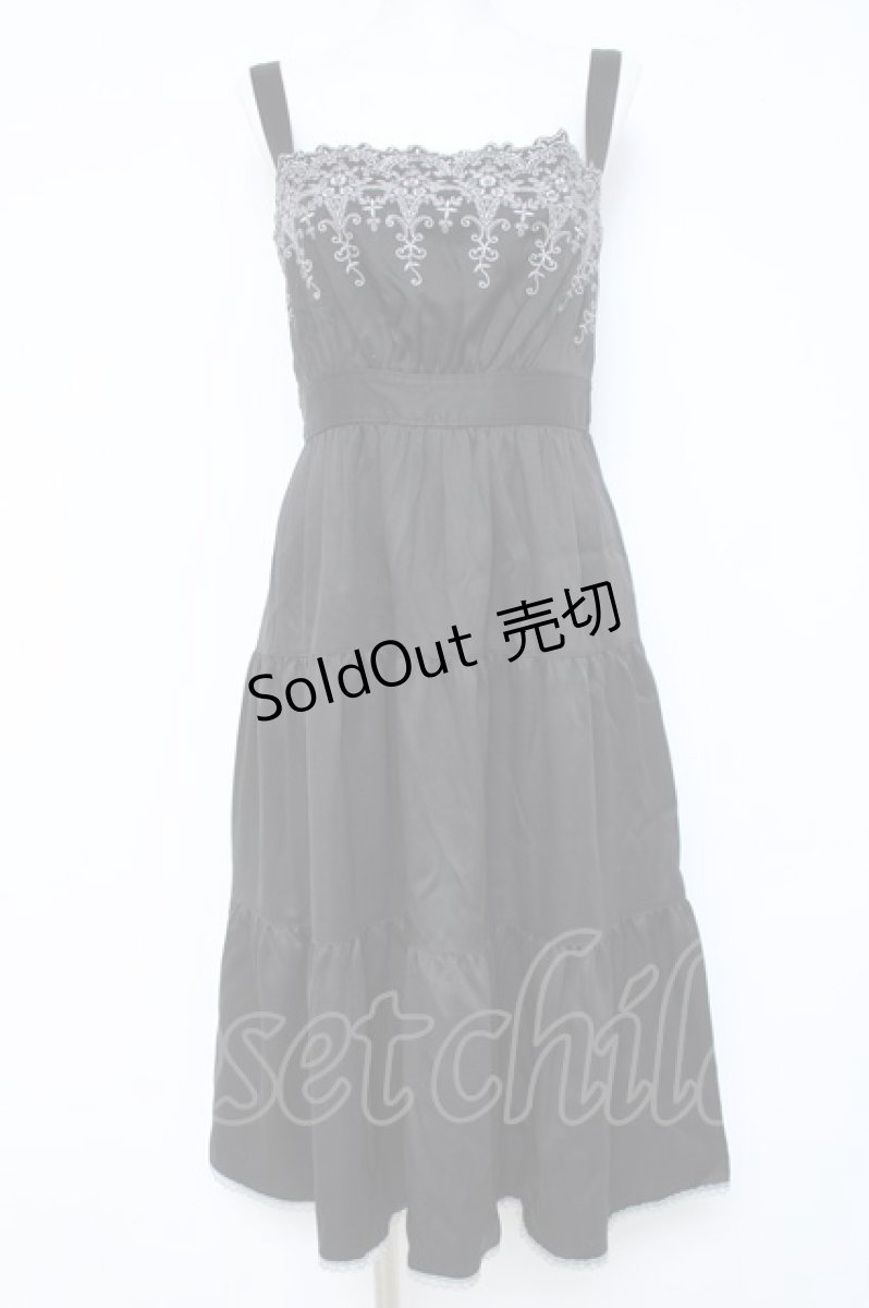 画像1: axes femme POETIQUE / スカラップ刺繍キャミワンピース  黒 Y-26-05-19-099-AX-OP-SZ-ZY (1)