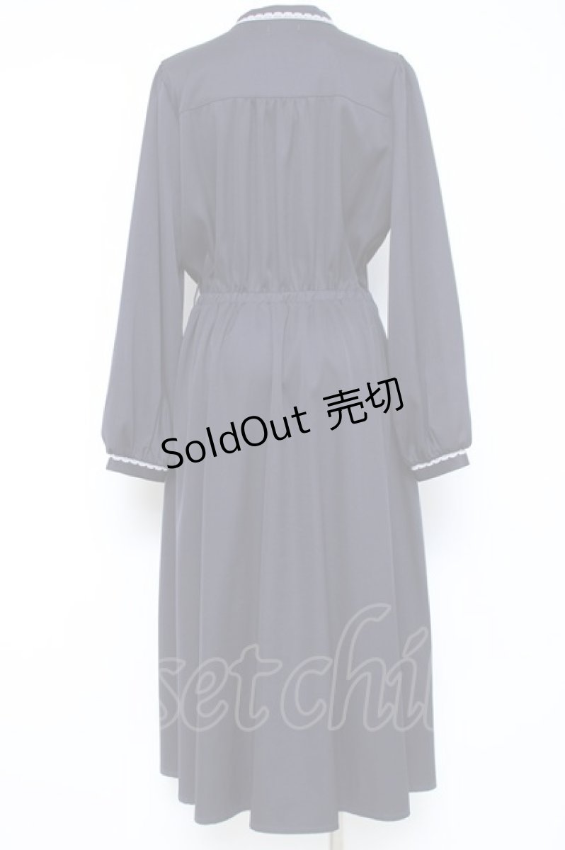 画像2: axes femme / 裾刺繍ナポレオン風ワンピース  紺 Y-26-05-19-102-AX-OP-SZ-ZT043 (2)