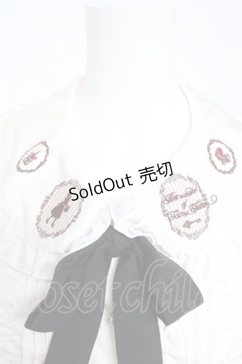 画像3: Amavel / 赤ずきんモチーフ刺繍入り　配色リボンタイ付ブラウス M アイボリー/黒 Y-26-05-21-071-CA-BL-SZ-ZI (3)
