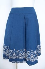 画像1: axes femme / 刺繍入りタックスカート  ブルー Y-26-05-21-170-AX-TO-AS-ZY (1)
