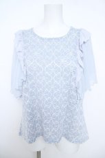 画像1: axes femme / 袖フリルカットワークレーストップス  サックス Y-26-05-21-036-AX-TO-SZ-ZY (1)