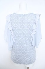 画像2: axes femme / 袖フリルカットワークレーストップス  サックス Y-26-05-21-036-AX-TO-SZ-ZY (2)