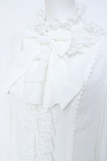 画像4: AND ROMEO / リボンブローチ付きブラウス  白 Y-26-05-23-027-LO-BL-SA-ZY (4)