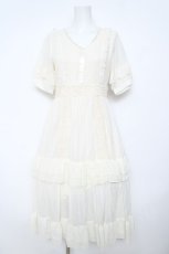 画像1: axes femme / レースラインティアードワンピース  生成り Y-26-06-01-134-AX-OP-SZ-ZY (1)
