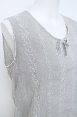 画像3: WONDERFUL WORLD / 刺繍入りノースリブラウス  グレー Y-26-06-03-086-LO-BL-SZ-ZY (3)