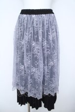 画像1: axes femme POETIQUE / レース重ねプリーツスカート M 黒×ラベンダー Y-26-06-05-166-AX-SK-SZ-ZY (1)