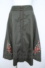 画像1: axes femme / 刺繍入りカラースカート M カーキ Y-26-06-05-191-AX-SK-SZ-ZY (1)