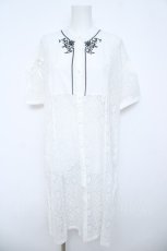 画像1: axes femme / ライン刺繍レースロングシャツ F 白 Y-26-06-08-107-AX-BL-SZ-ZY (1)
