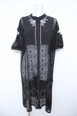 画像1: axes femme / ライン刺繍レースロングシャツ F 黒 Y-26-06-08-108-AX-BL-SZ-ZY (1)