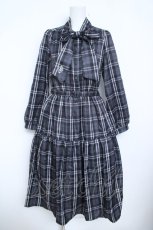 画像1: axes femme / バラ刺繍ボウタイチェックワンピース M 黒 Y-26-06-08-124-AX-OP-SZ-ZY (1)