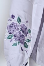画像3: axes femme / 袖刺繍×ヨークレースブラウス F ラベンダー Y-26-06-08-043-AX-BL-SZ-ZY (3)